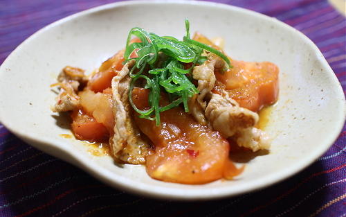 今日のキムチ料理レシピ：豚肉とトマトのキムチ炒め