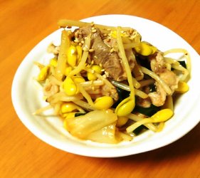 今日のキムチ料理レシピ： 豚薄切り肉と大豆もやしのレンジキムチ蒸し