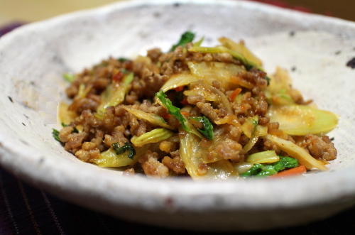 今日のキムチ料理レシピ：セロリのピリ辛ひき肉炒め