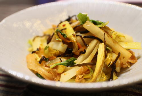 今日のキムチ料理レシピ：セロリとキムチの塩昆布和え