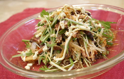 今日のキムチ料理レシピ：水菜と焼豚のキムチサラダ