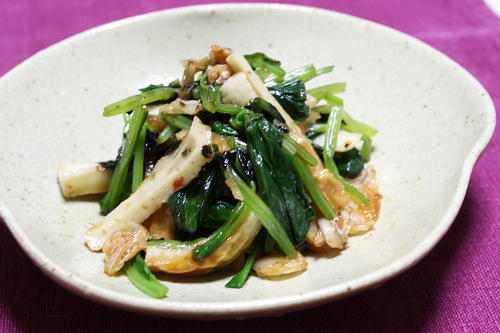 今日のキムチ料理レシピ：ほうれん草とちくわとキムチのごま醤油和え