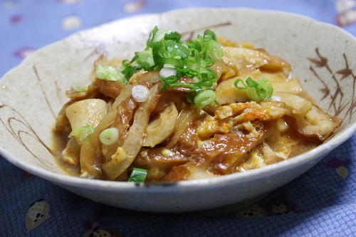 今日のキムチ料理レシピ：ちくわとキムチの卵とじ