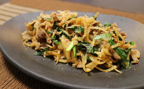 今日のキムチ料理レシピ：細切り大根と豚肉のキムチ炒め