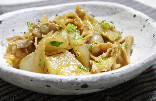 今日のキムチ料理レシピ：大根とキムチの味噌バター炒め煮