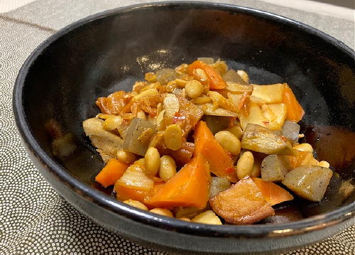 今日のキムチ料理レシピ：大豆とさつま揚げのキムチ五目煮