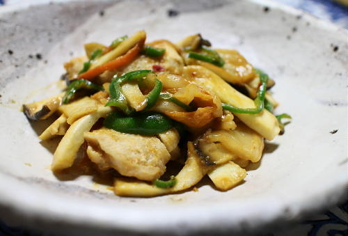 今日のキムチ料理レシピ：エリンギと鶏肉のキムチ味噌炒め