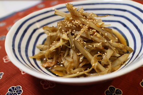 今日のキムチ料理レシピ：ゴボウとちくわのキムチ煮