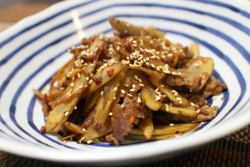 今日のキムチ料理レシピ：ゴボウのピリ辛ひき肉炒め