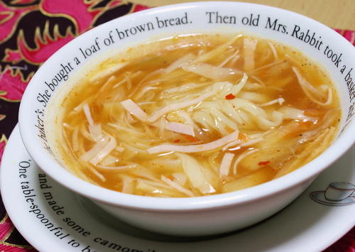 今日のキムチ料理レシピ：餃子の皮とキムチのスープ