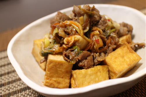 今日のキムチ料理レシピ：厚揚げと牛肉のキムチ炒め煮