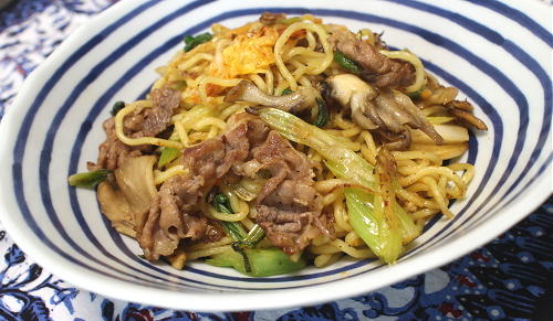 今日のキムチ料理レシピ：牛肉とセロリのキムチ焼そば