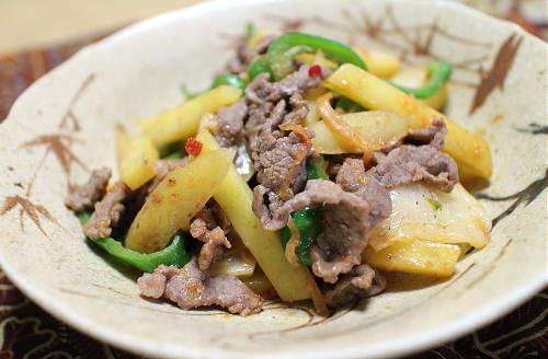 今日のキムチレシピ：牛肉とジャガイモのキムチ炒め