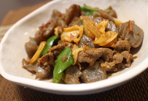 今日のキムチ料理レシピ：牛肉とこんにゃくのキムチ炒め