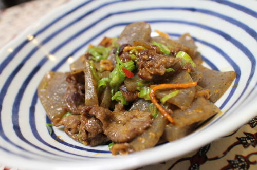 今日のキムチ料理レシピ：牛肉とこんにゃくのピリ辛味噌炒め