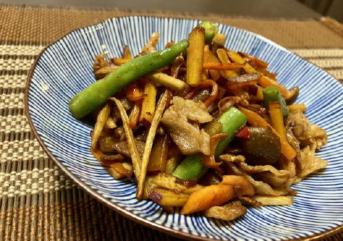 今日のキムチ料理レシピ：牛肉と根菜のピリ辛きんぴら