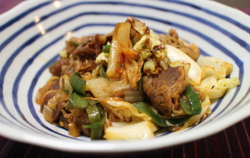 今日のキムチ料理レシピ：牛肉とキャベツのキムチ炒め