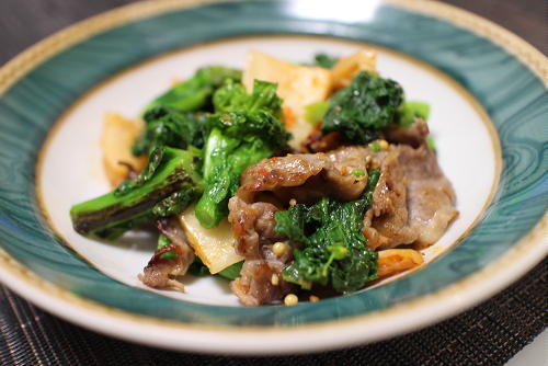 今日のキムチレシピ：牛肉と菜の花のキムチマスタード炒め