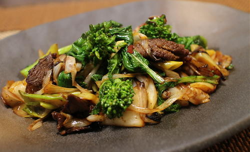 今日のキムチレシピ：牛肉と菜の花のキムチ蒸し炒め