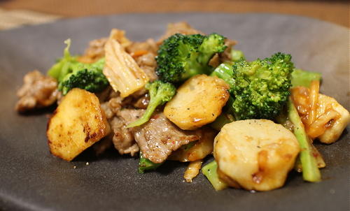 今日のキムチ料理レシピ：牛肉と里芋のキムチオイスターソース