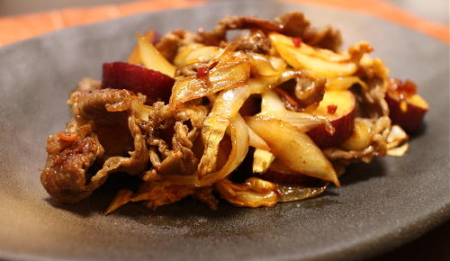 今日のキムチ料理レシピ：牛肉とサツマイモのキムチ甘辛煮