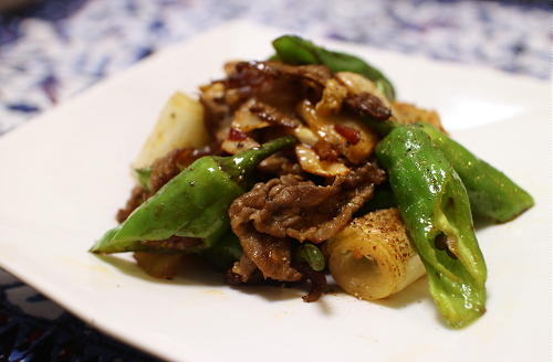 今日のキムチ料理レシピ：牛肉としし唐のキムチ炒め