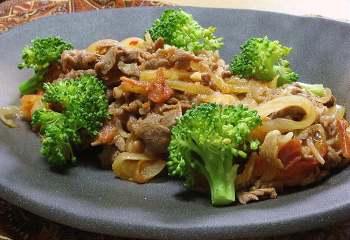 今日のキムチ料理レシピ：牛肉とトマトのキムチ炒め