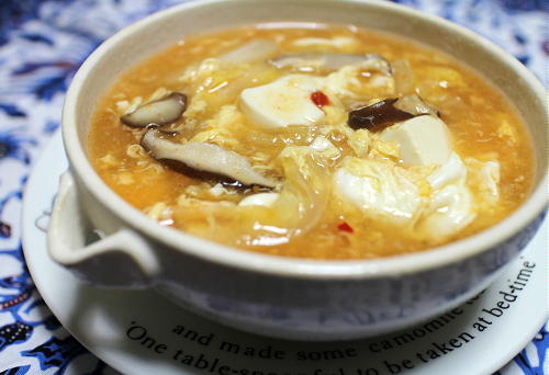 今日のキムチ料理レシピ：白菜と豆腐の酸辣湯風スープ