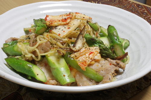 今日のキムチ料理レシピ：ヘルシーキムチ焼きそば