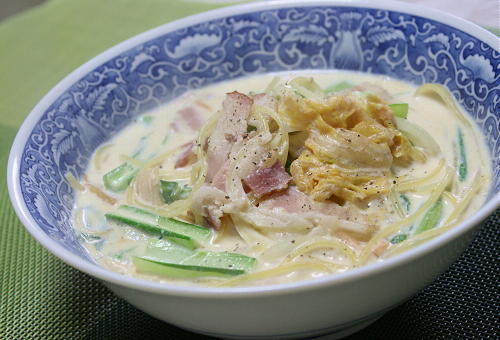 今日のキムチ料理レシピ：ほうれん草とキムチのスープパスタ