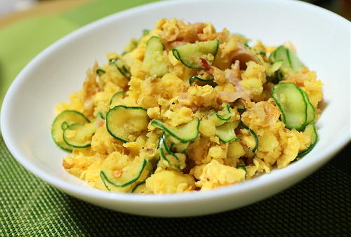 今日のキムチ料理レシピ：炒り卵とキムチのポテトサラダ