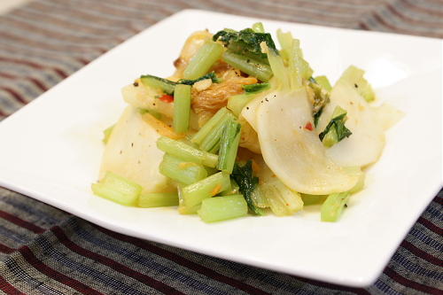 今日のキムチ料理レシピ：カブとキムチの炒め物