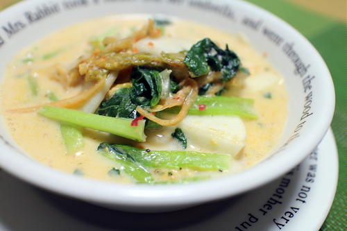 今日のキムチ料理レシピ：かぶと小松菜のキムチ豆乳スープ