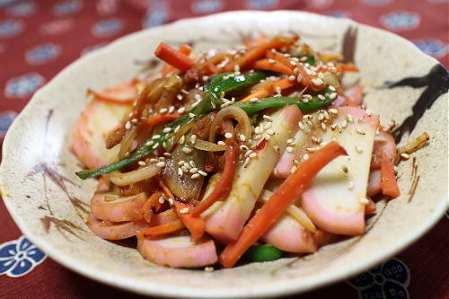 今日のキムチ料理レシピ：かまぼこの味噌キムチ炒め