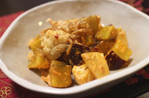 今日のキムチ料理レシピ：カリフラワーとサツマイモのピリ辛サラダ