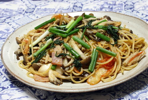 今日のキムチ料理レシピ：キムチときのこの和風パスタ