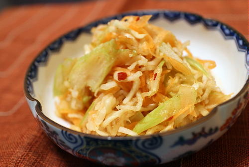 今日のキムチ料理レシピ：切り干し大根とセロリのピリ辛マリネ