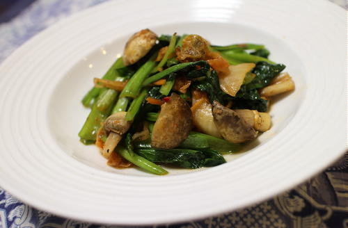 今日のキムチ料理レシピ：小松菜とマッシュルームのキムチ炒め
