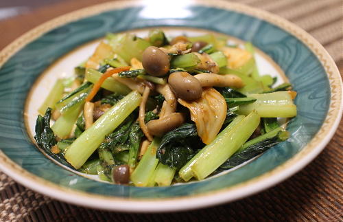 今日のキムチ料理レシピ：小松菜とキムチのマヨネーズ炒め