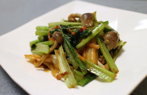 今日のキムチ料理レシピ：小松菜とキムチのオイマヨ炒め