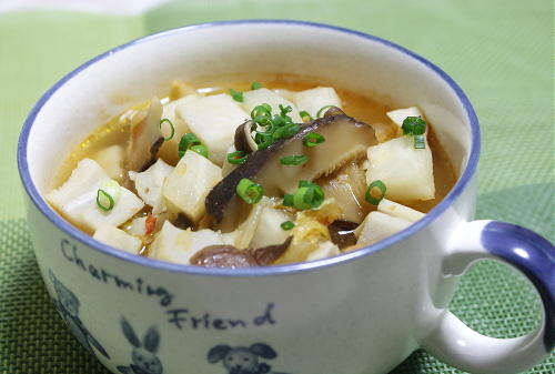 今日のキムチ料理レシピ：根菜とキムチのスープ