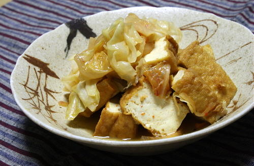 今日のキムチ料理レシピ：キャベツと厚揚げのキムチ煮