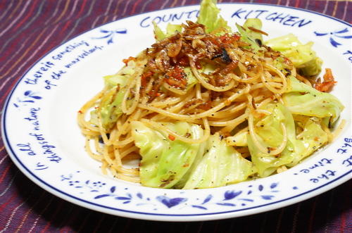 今日のキムチ料理レシピ：　キャベツと桜えびのキムチパスタ