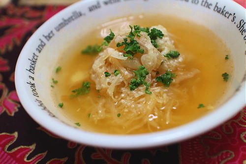 今日のキムチ料理レシピ：キャベツとキムチのスープ