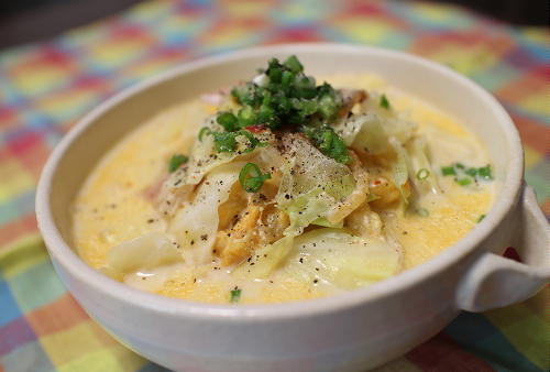 今日のキムチ料理レシピ：キャベツとキムチのスープ