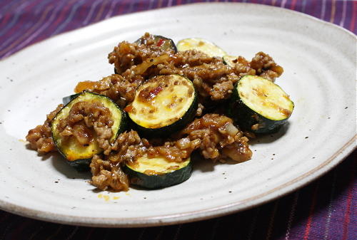 今日のキムチ料理レシピ：ズッキーニと茄子のキムチひき肉炒め