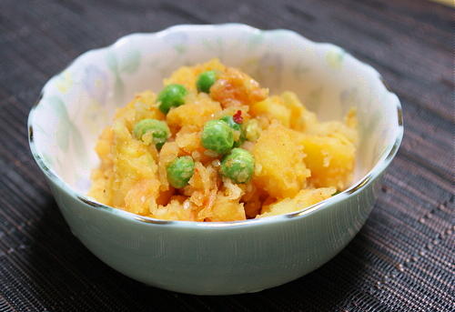 今日のキムチ料理レシピ：エンドウ豆とキムチのポテトサラダ