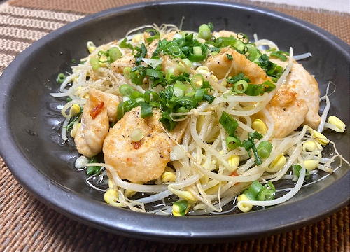 今日のキムチ料理レシピ：豆もやしと鶏むね肉のピリ辛蒸し