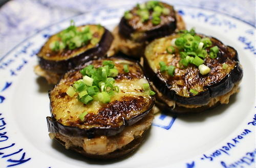 今日のキムチ料理レシピ：丸なすのキムチひき肉挟み焼き