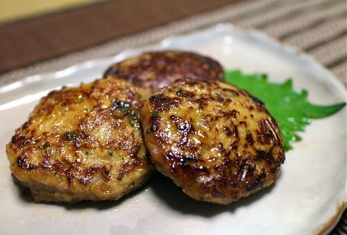 今日のキムチ料理レシピ：味噌キムチハンバーグ